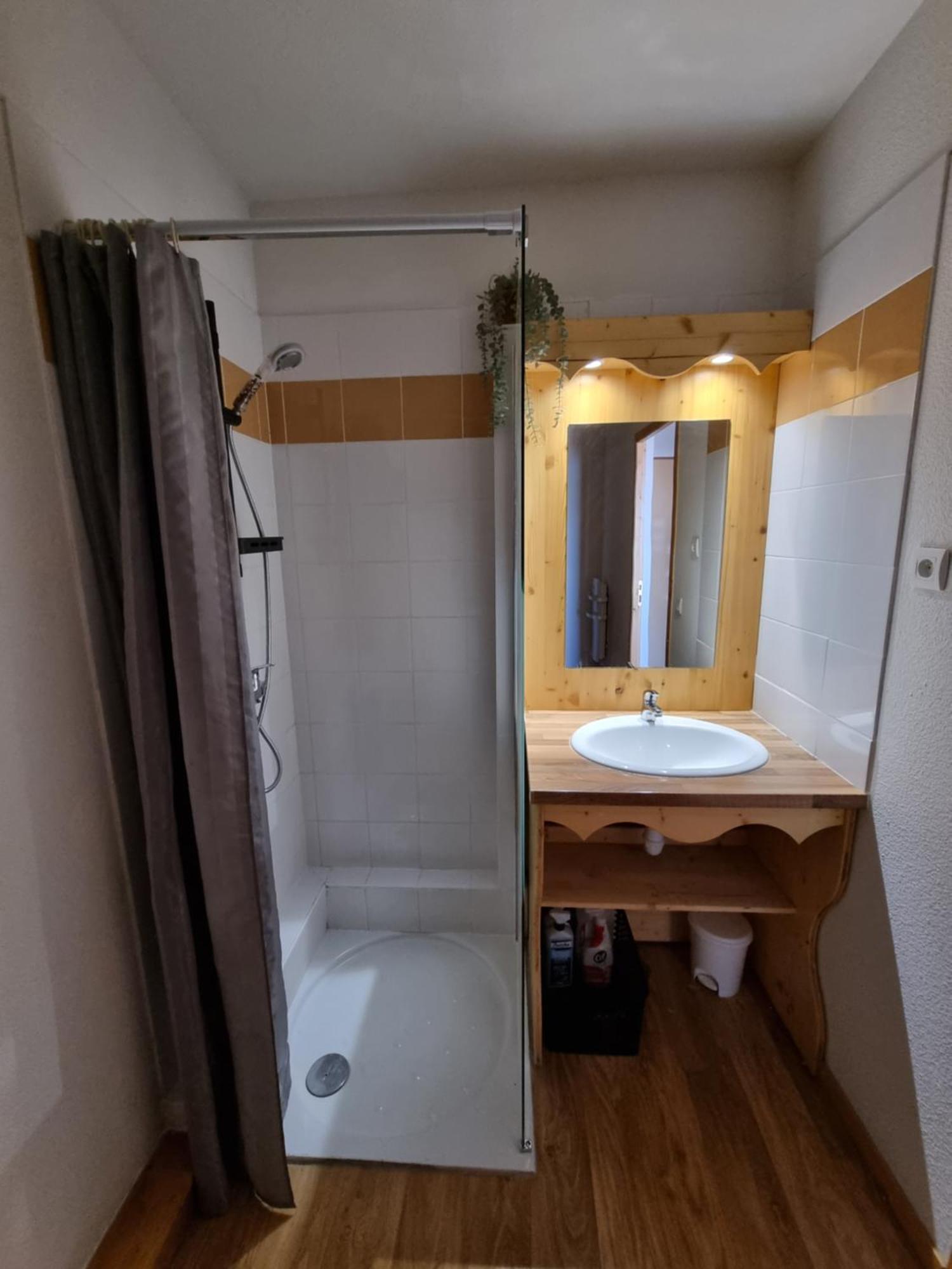 Appartement 4 Personnes 32M2 Au Pied Des Pistes- Wifi- Balcon Sud- Chamrousse 1650 Luaran gambar